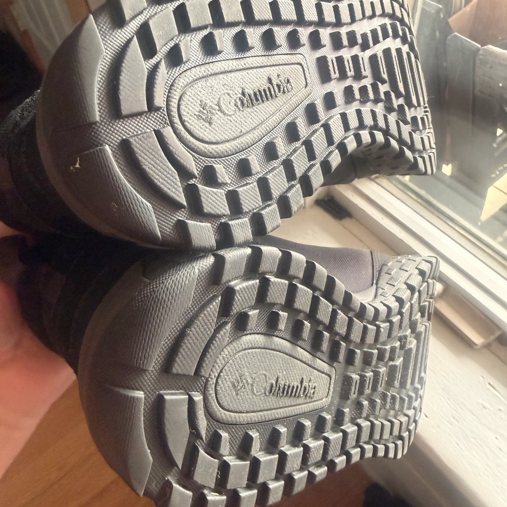 Columbia Men's Black Outdoor Boots - Picture 14 of 15